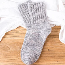 1 пара мягких эластичных мягких осенне-зимних толстых случайных цветов, легкие женские носки, Теплые повседневные однотонные Повседневные носки средней длины