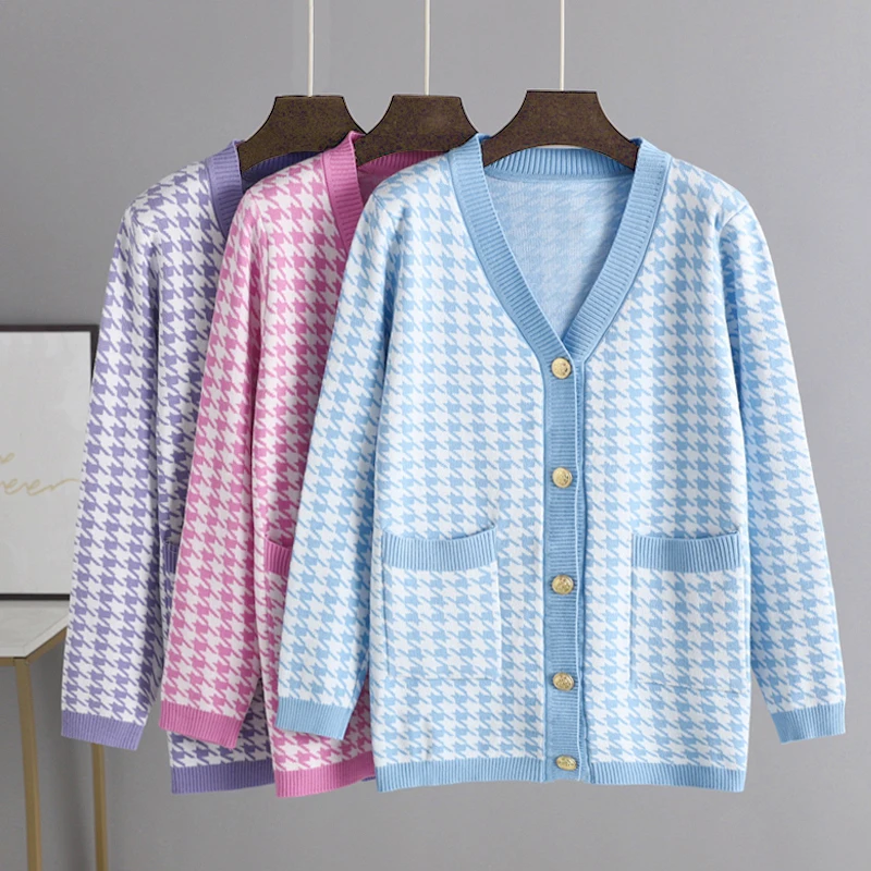 Вязаный кардиган в клетку с V-образным вырезом длинным рукавом большие размеры