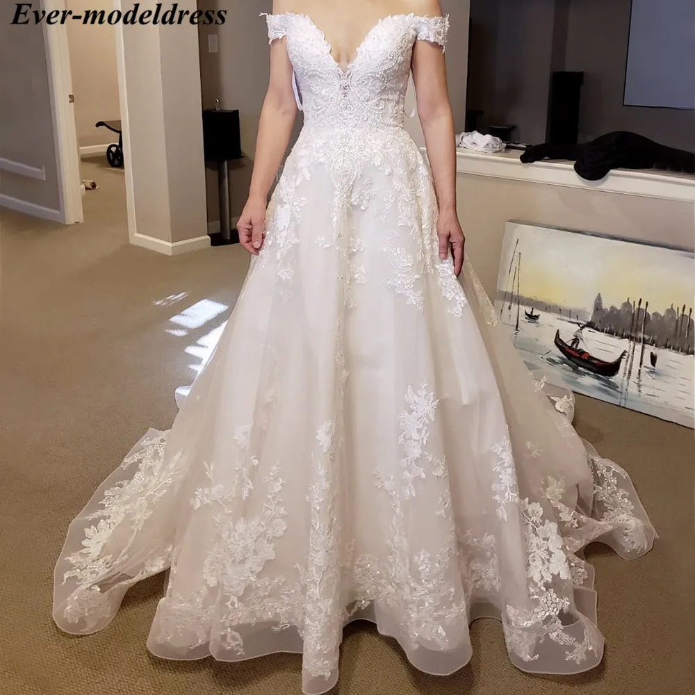 

Elegant Lace Wedding Dress For Bride Off Shoulder V Neck Appliques Court Train A Line Boho Bridal Gowns Vestidos De Noiva 2020