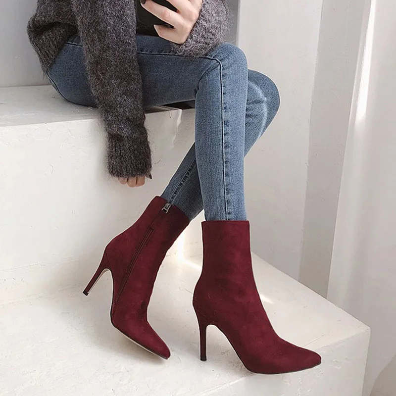 Тонкие ботинки с острым носком на тонком каблуке; сезон осень-зима; полусапожки на высоком каблуке с вельветом; красные ботинки; женские ботинки