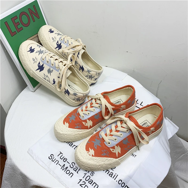 

Fashion Moon Crater Canvas Shoes for Female 2020 Spring New Korean Version of Versatile Reflective Low Top Women's Shoes