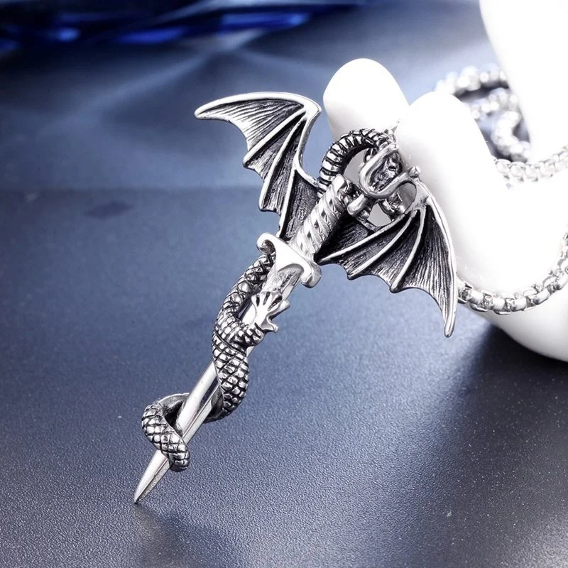 Collana Gotica Con Spada E Ali Di Pipistrello In Argento 925 – Gioiello Unico Per Donna