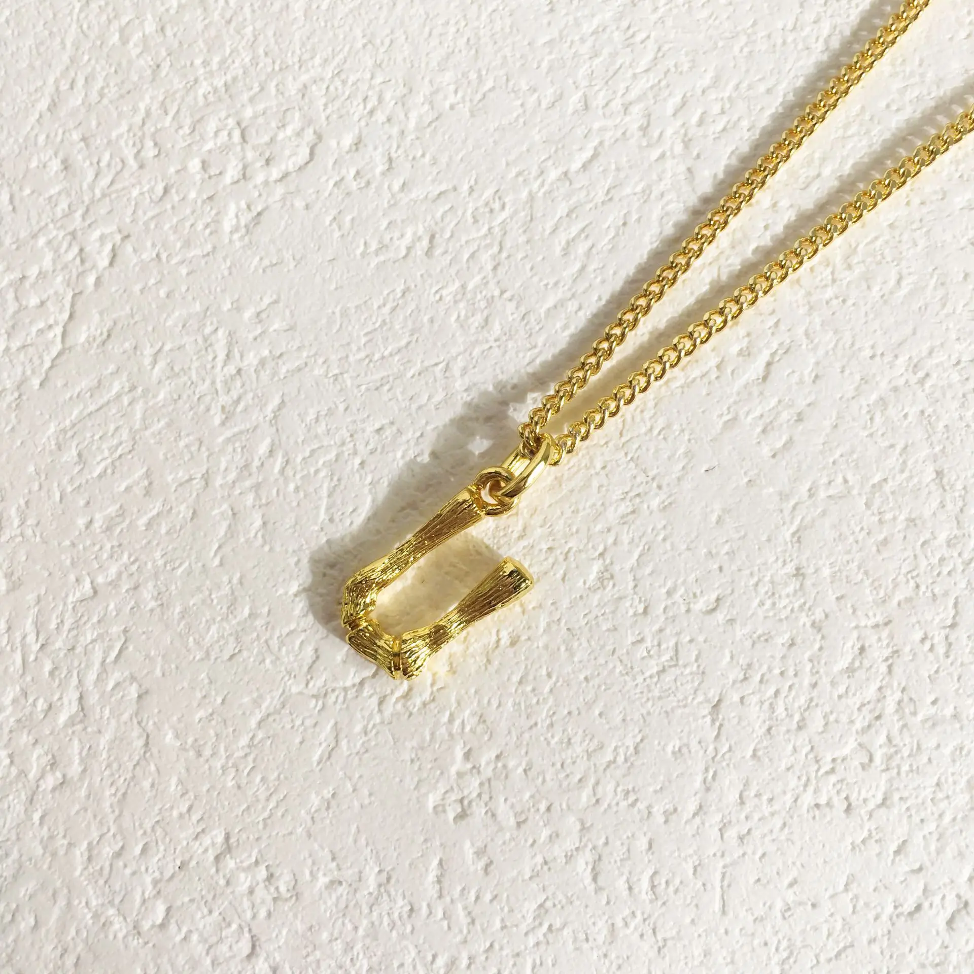 J.hangke Lovers Unisex Highquality brass 26 Letter 1.5cm size Slub Pendant Necklace For Women Love Gold Jewelry Chain Necklace - Окраска металла: U