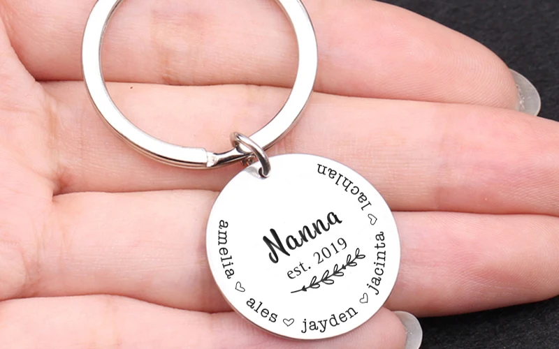 Keytag Семья любовь Nanna персонализированные имена гравировка круглый брелок Подвески Ювелирные изделия Для Ключей Брелоки-украшения на заказ