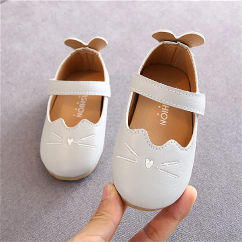 Г. Primavera y otouno nignos zapatos de PU cuero flor nivienos sandalias zapatillas primero caminantes nivienas zapatos Zapatos de cue - Цвет: Бежевый