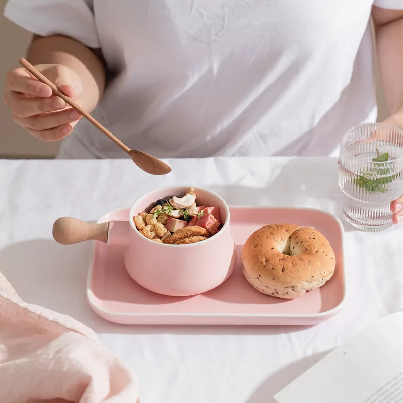 Розовая серая керамическая молочная чашка с деревянной ручкой фарфоровая