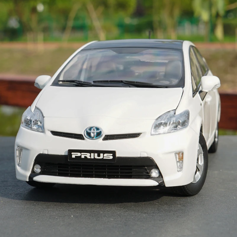 1:18 литая модель для Toyota Prius Hybrid 2012 белый сплав игрушечный автомобиль миниатюрная