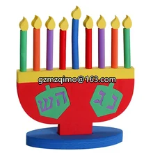 Hanukkah украшения от Hanuukah Menorahs до свечей