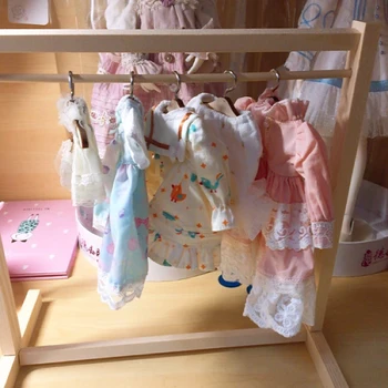 

Wooden Clothes Hanging Shelf Coat Hanger With 5 Hooks For 1/8 1/6 BJD Dolls Model Educational Toy Gift For Children Kid Adult