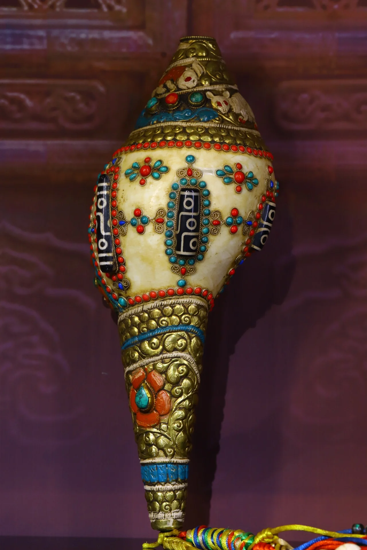 

12"Tibet Temple Collection Old Natural Conch Mosaic Gem Dzi Bead Right-handed Snail Dharma Amulet Town House Exorcism