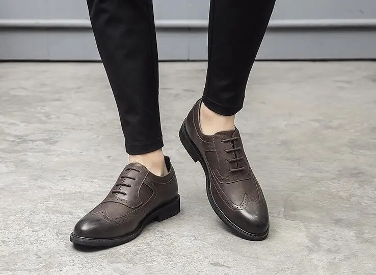 

Spring men's business casual leather shoes for young people with vintage brock carved men's shoes