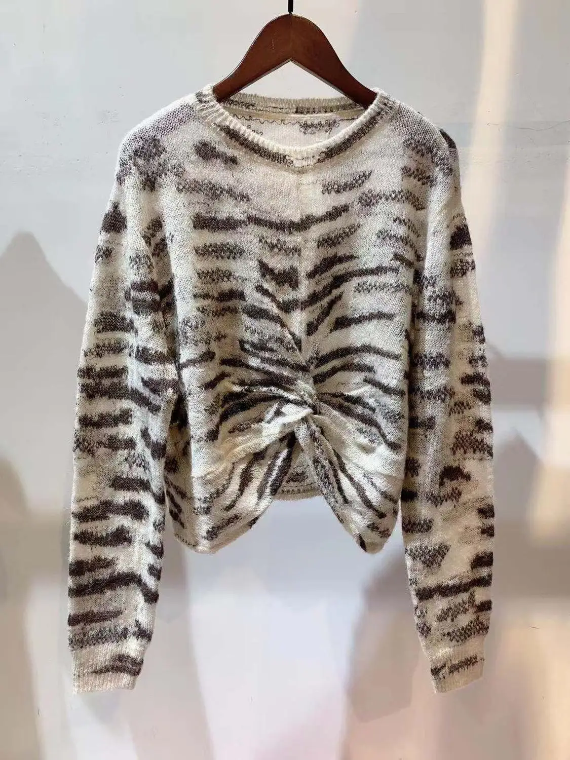 2020 Spring Thin Leopard Women's Knitted Sweater Long Sleeve O-neck Mohair Irregular Knit Pullover Tops | Женская одежда