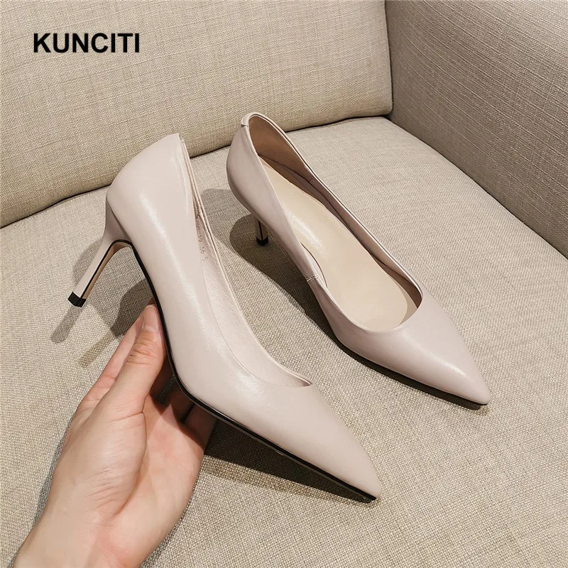 KUNCITI/; туфли-лодочки на высоком каблуке из натуральной кожи; женская офисная обувь с острым носком; модные дизайнерские женские модельные туфли в деловом стиле; Новинка