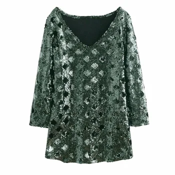 

2020 spring women's new long sleeve round neck socket hollow leisure beautiful color fashion bead decoration texture sweater