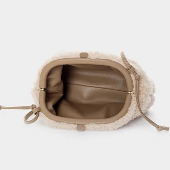 

2020 New Ladies Lamb Wool Cloud Bag Fashion Plush Hand Pull Sloping Cross Bag Tide