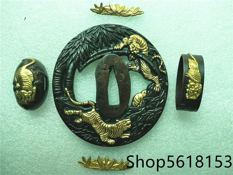 

Japanese Samurai sword Gilt tige copper　Tsuba and fuchi