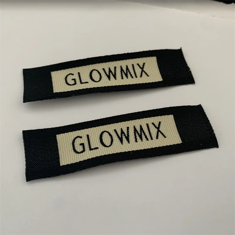 

Customized High Density Woven Clothing Labels In Size 1.8*6.6cm Straight Cutting