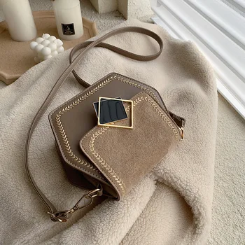 

Autumn and winter exquisite casual bag female 2019 new fashion popular hit color wild shoulder slung small square bag