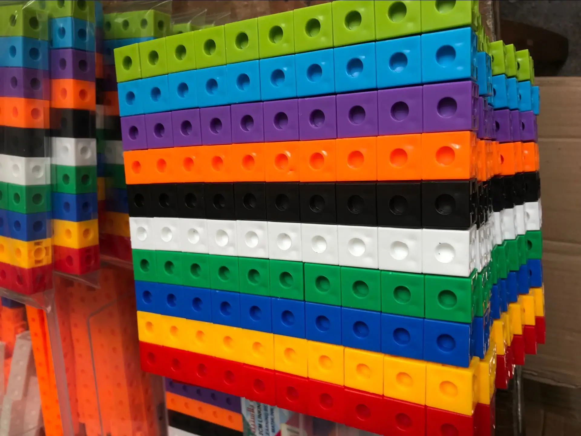 Lote de Plástico Brinquedos de Construção Crianças Brinquedos Educativos Montessori Educação Precoce Construção Quebra-cabeça Sólido Montado 100 Pçs 9 High Quality Brinquedos e hobbies