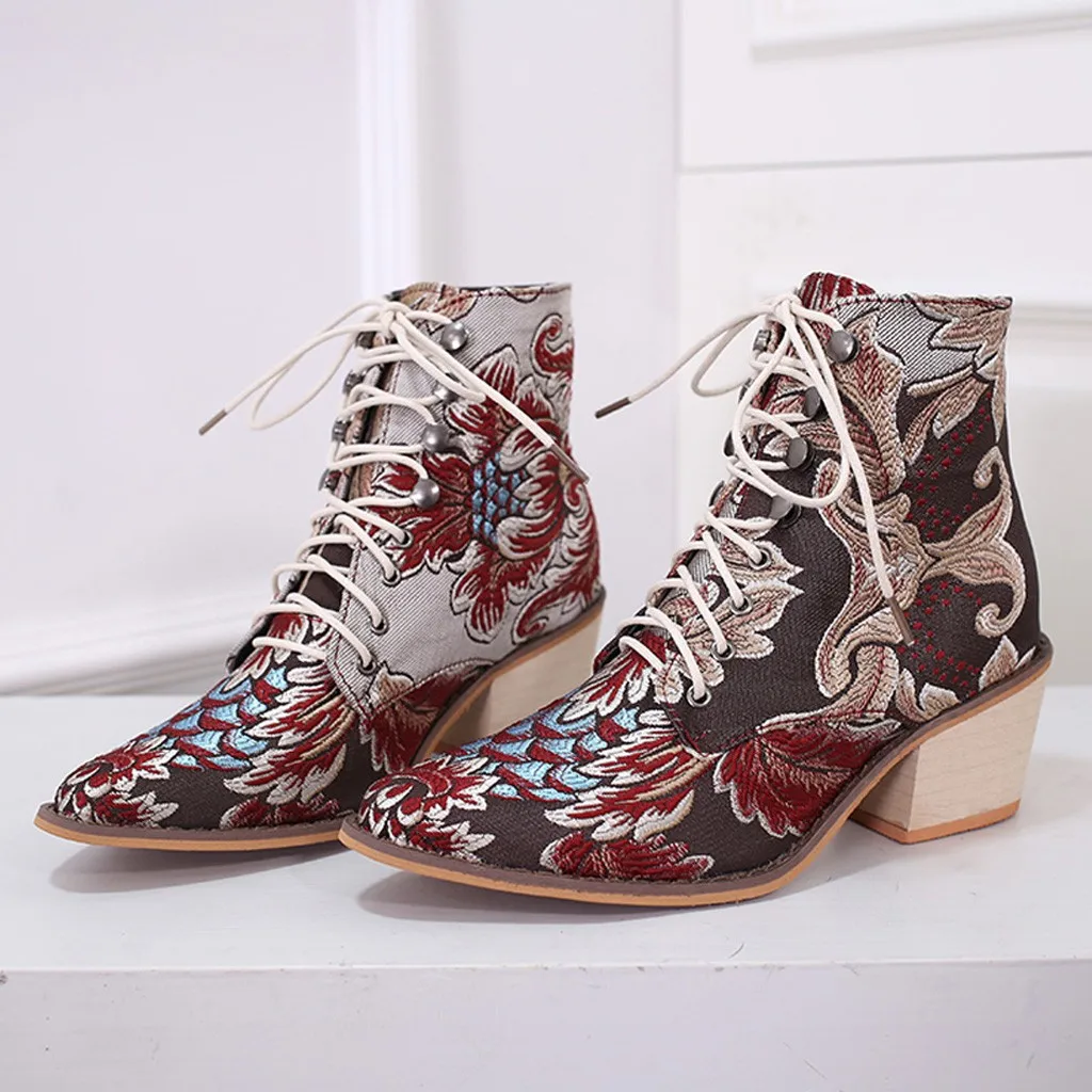 Стильные женские этнические ботинки «Челси» в стиле ретро; зимние экзотические ботильоны с вышивкой; обувь на шнуровке с острым носком на высоком каблуке; ковбойские ботинки; Botas Mujer