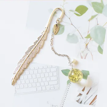 

1Pcs Vintage Feather Metal Bookmark Creative Flower Specimen Pendant Book Mark For Students Teachers Gift School Office Supplies