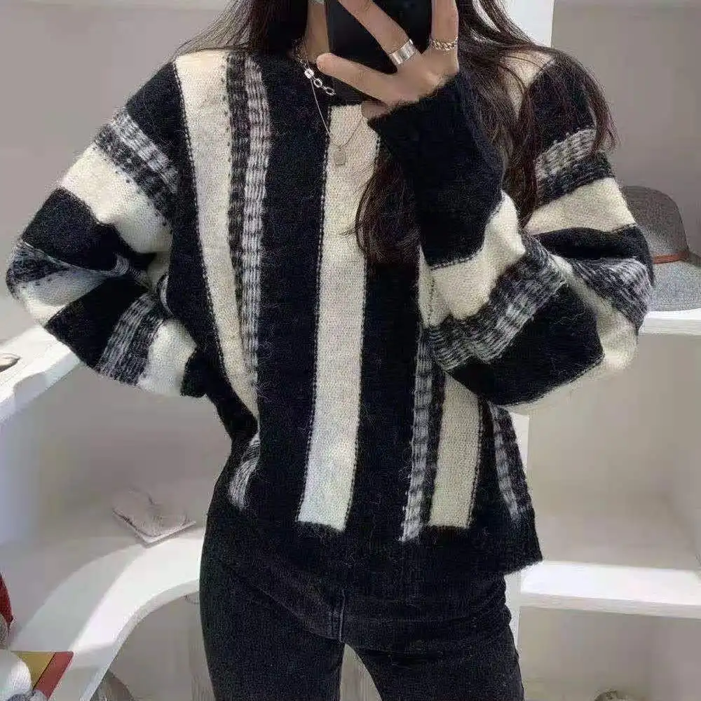 

New autumn and winter thickened Korean version loose Slouchy T-shirt with round collar stripe