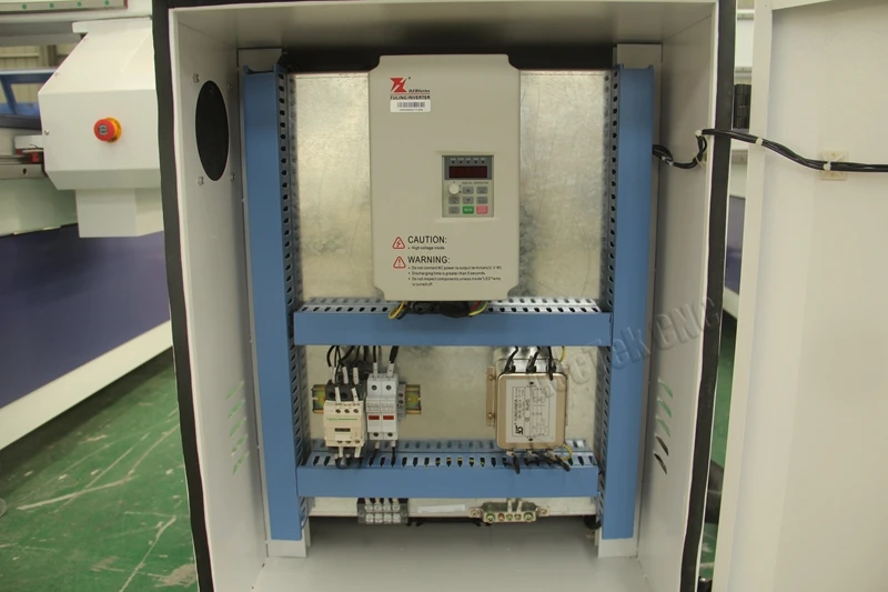 Высокоточный фрезерный станок с ЧПУ Acctek 2040 с 3.0kw шпинделем водяного охлаждения для обработки древесины
