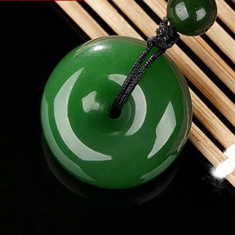 Прямая поставка подвеска-пончик с зеленым нефритом и пуговицами безопасности