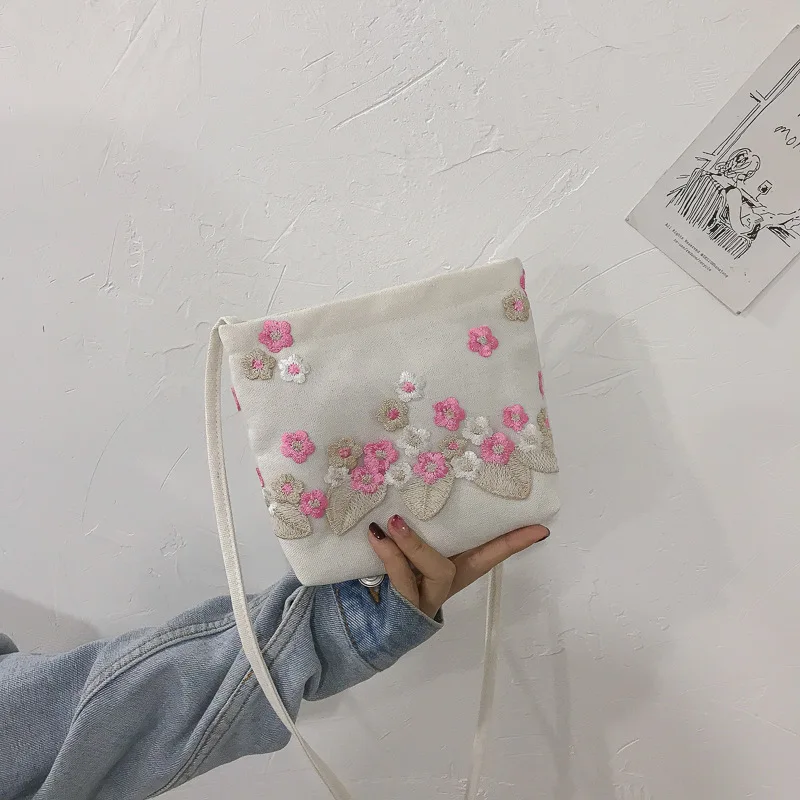 

2019 Summer New Style Shoulder Bag Women's Canvas Square Bag Embroidery Shoulder Solid Color Zipper Shoulder Bag