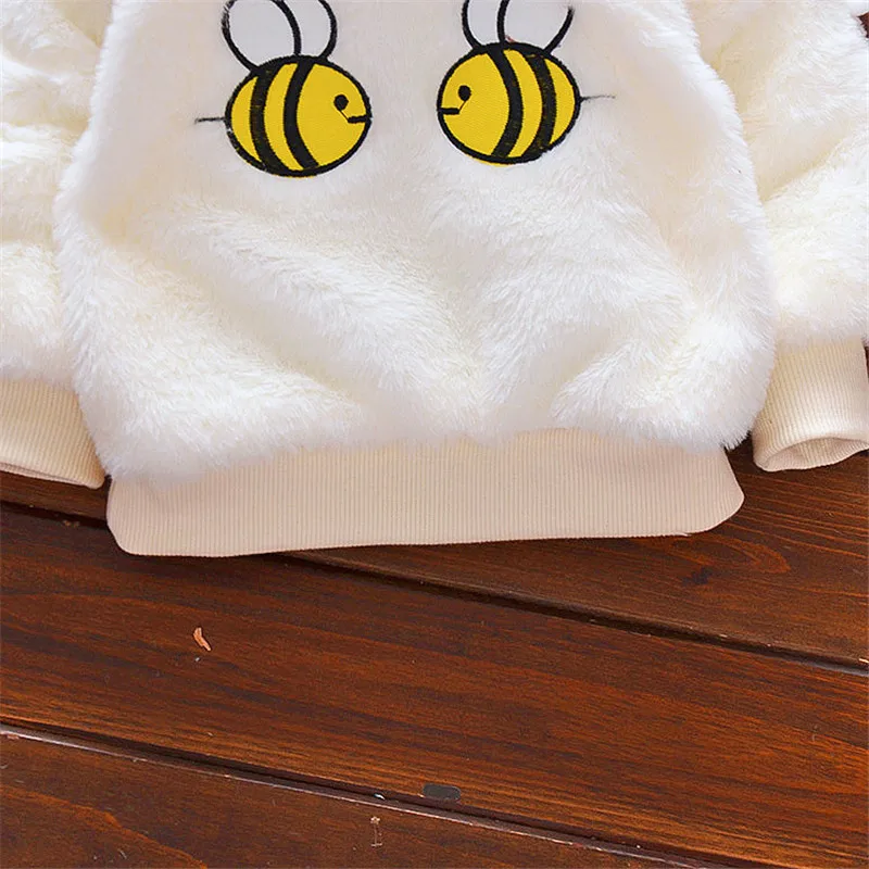 4593654348_1702989597