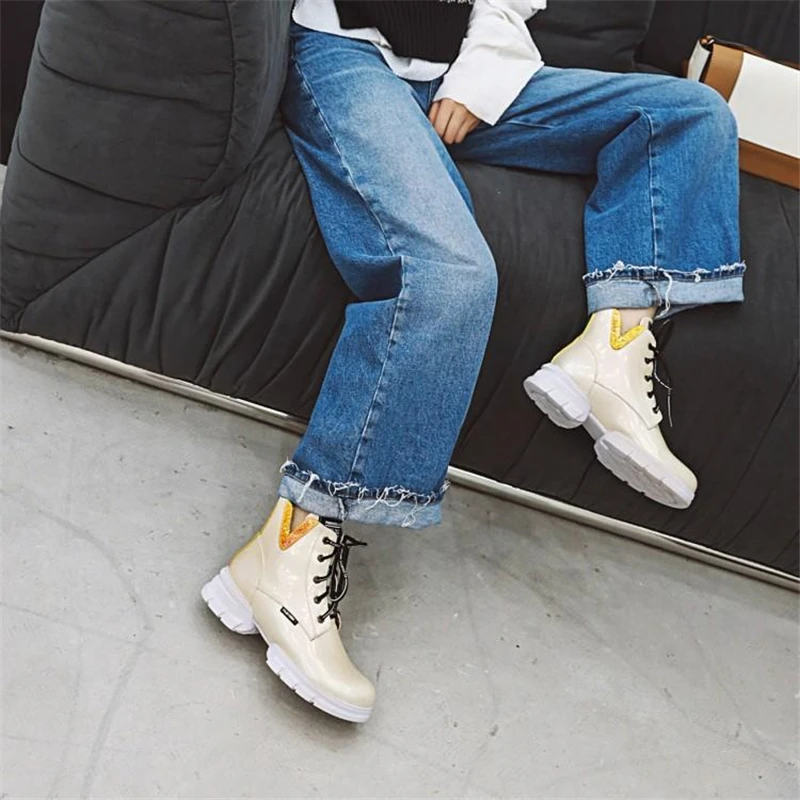 

Martin boots female British wind 2020 new cotton shoes wild snow boots plus velvet platform shoes net red booties