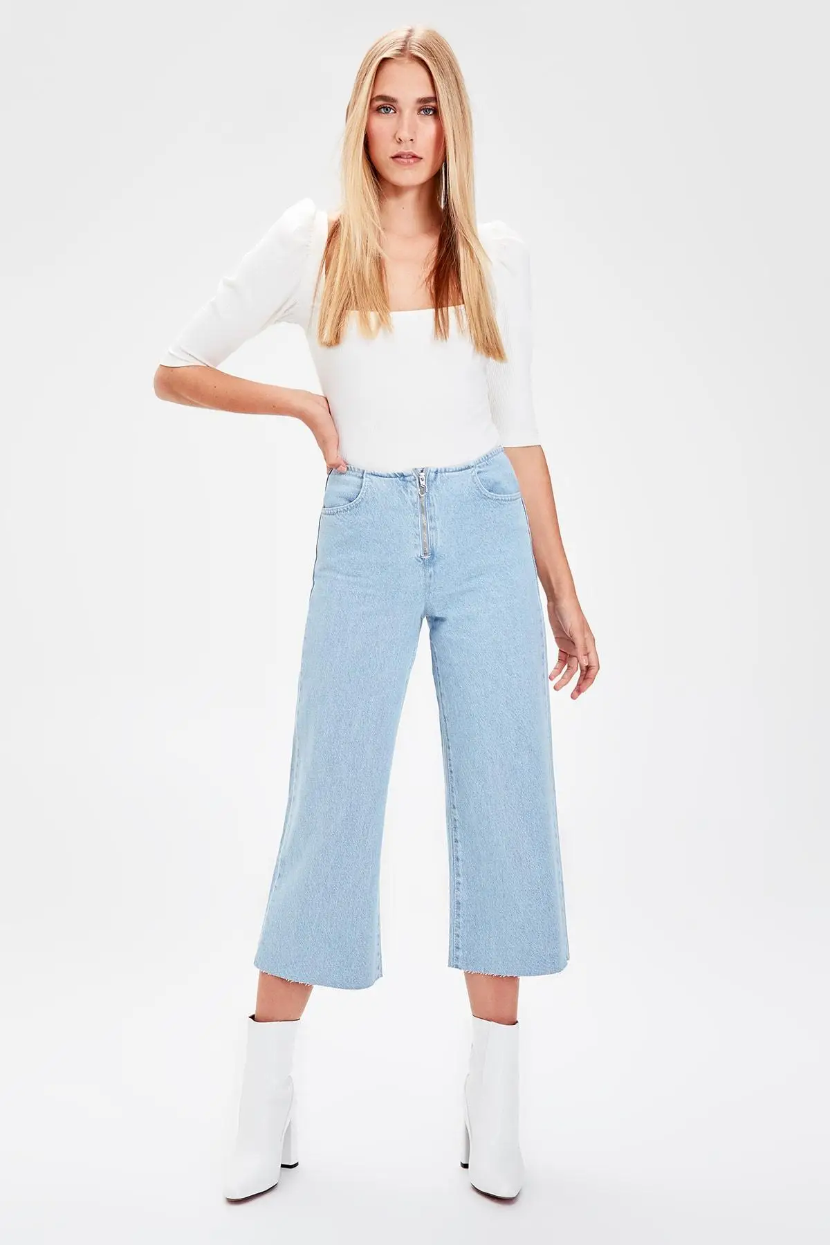 

Trendyol Blue Zipper Detailed High Bel Wide Leg Jeans TWOSS19TQ0023