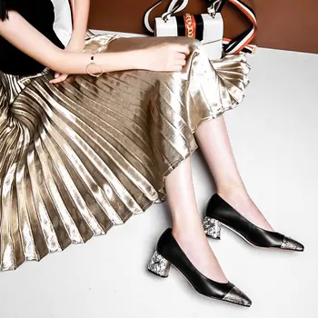 

2018autumn new leather women's shoes thick heel high heels simple pointed shallow mouth rhinestone color matching single shoes.