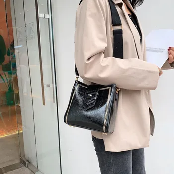 

Fashion women's rivet bag solid color Messenger bag large capacity simple shoulder bag zipper Женская сумка через плечо 2020 New