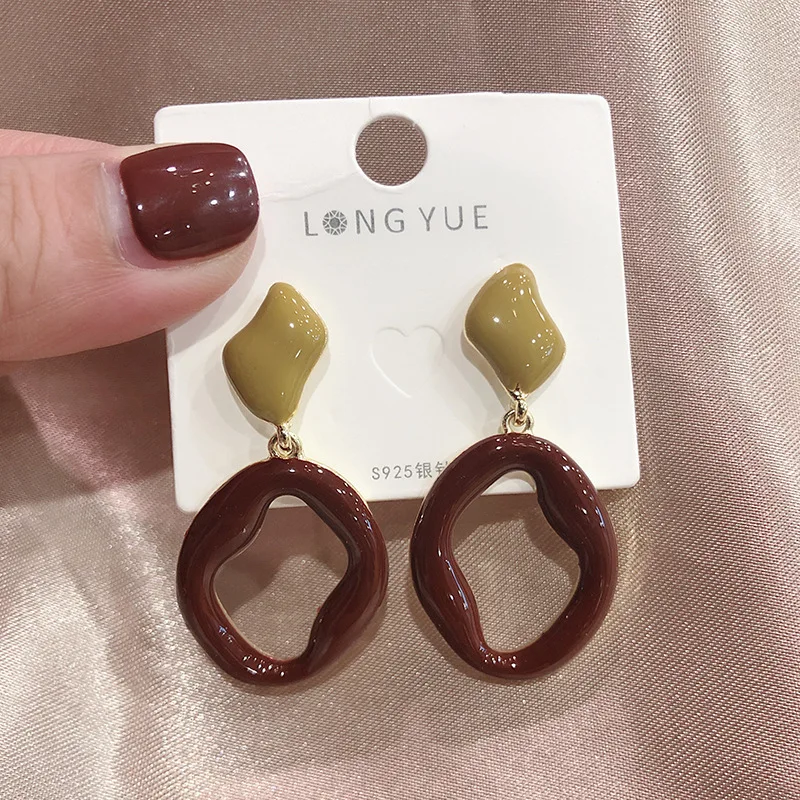

2020 Tide Collision Geometry Earrings Temperament Cold Wind Personality Concise Drip Glazed Ears Nail