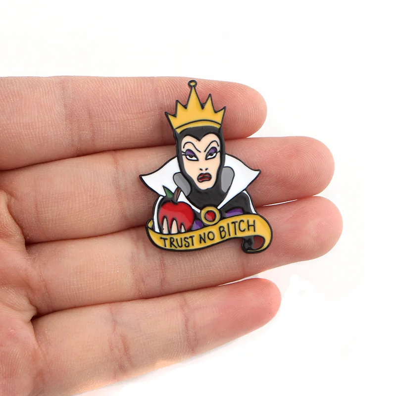 P4049 Dongmanli забавные ювелирные изделия злой королевы металлическая Глянцевая булавки и броши крутой лацкан значок подарки другу