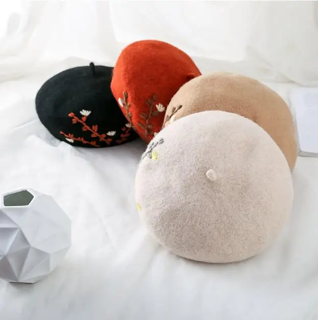 New Vintage Wool Beret Caps Women Floral Embroidery Woolen Painter Hat Autumn Winter Warm Pumpkin Cap Sweet Girls Baret Hat