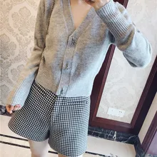 Новинка года; сезон осень-зима; вязаный шерстяной кардиган с v-образным вырезом и пуговицами в виде динозавра