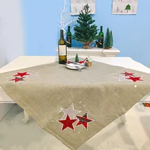 Скатерть с рисунком рождественской елки красная Праздничная