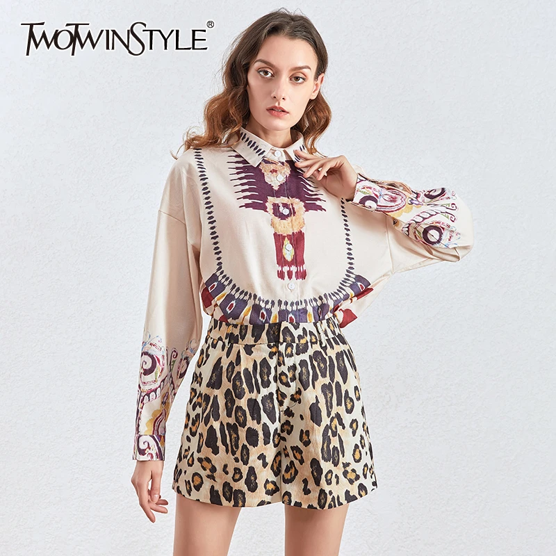 Женский костюм из двух предметов TWOTWINSTYLE Леопардовый топ с отложным воротником и