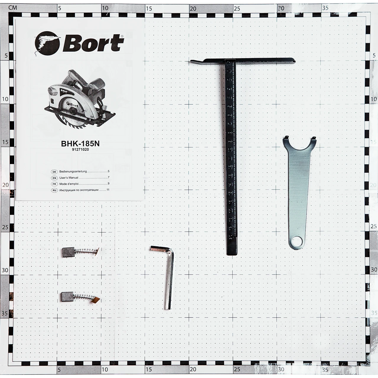 Пила циркулярная Bort BHK-185N (Мощность 1200 Вт, Диск 185 мм, регулировка угла и глубины пропила, параллельная направляющая)