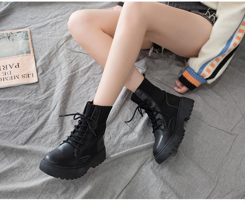 Обувь в стиле рок; роскошные дизайнерские женские ботинки; зимние ботинки на низком каблуке с круглым носком; Модные женские Ботинки Martin на шнуровке; коллекция года