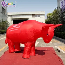 Современный дизайн 3,2x1,8 м надувная модель коровы носить красный костюм надувной бык мультфильм игрушка/корова декоративные элементы игрушки