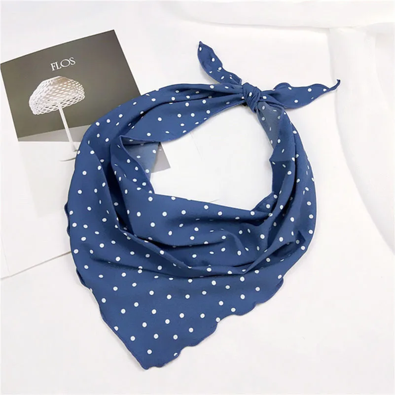 

Spring and Autumn New Wave Dot Triangle Scarf Women's Classic Small Scarf Sweet Print Turban All-match neckerchief