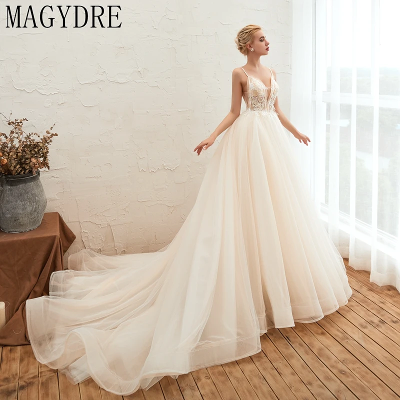 Charming Spaghetti Straps Soft Tulle V-Neck Ball Gown Wedding Dress Appliques Sleeveless Backless Floor Length Long White Dress