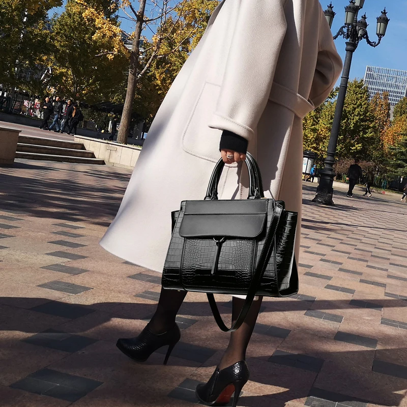 Bolso grande de cuero para mujer, bolsa de hombro con alas de color de  contraste de alta calidad, de tendencia diagonal, para la compra -  AliExpress Maletas y bolsas