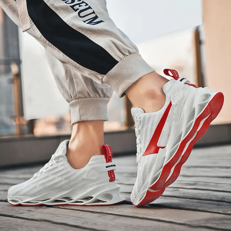 2020 New Men's Fly-knit Breathable Blade Bottom Luxury Fashion Running Shoes Men's Retro Sneakers British Fashion Sneakers 39-44