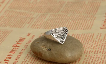 

Movie Superman Cosplay Ring The Triangle Goth Style Alloy Gothic Ring Long Player Ring Fans Collection Girl Gift Drop Ship