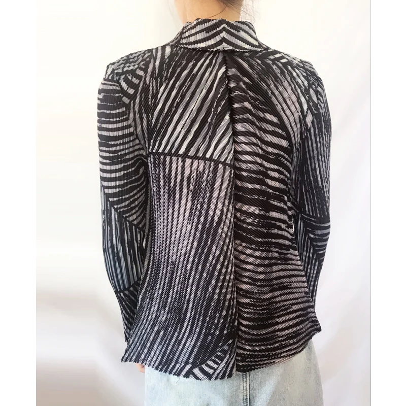 MIYAKE Fold PP Серия Печатный модный длинный рукав с двумя пуговицами с длинным рукавом Тонкий рыбий хвост дизайн пальто