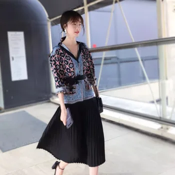 

Women Dress 2019 Spring and Summer New Stitching Retro Printing Pleated Dress